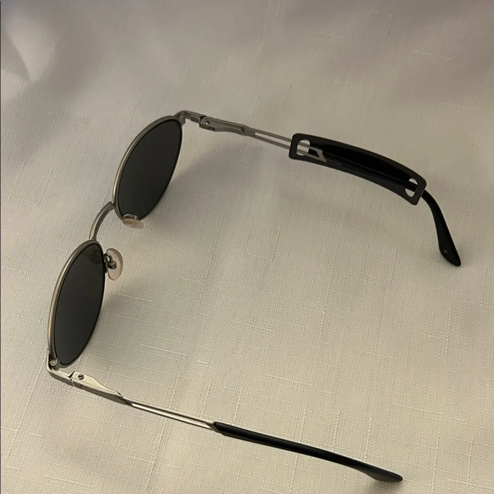 Vintage Notorio N121 Stylish Blue Oval Sunglasses. New w/o tags. 100% UV
